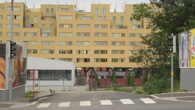 Monte-Laa-Campus-LBS-Durchgang-20090627-2.jpg