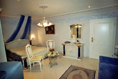 imm010_11A.jpg