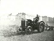 Traktor Vor Siedlung Sued Ost 1940